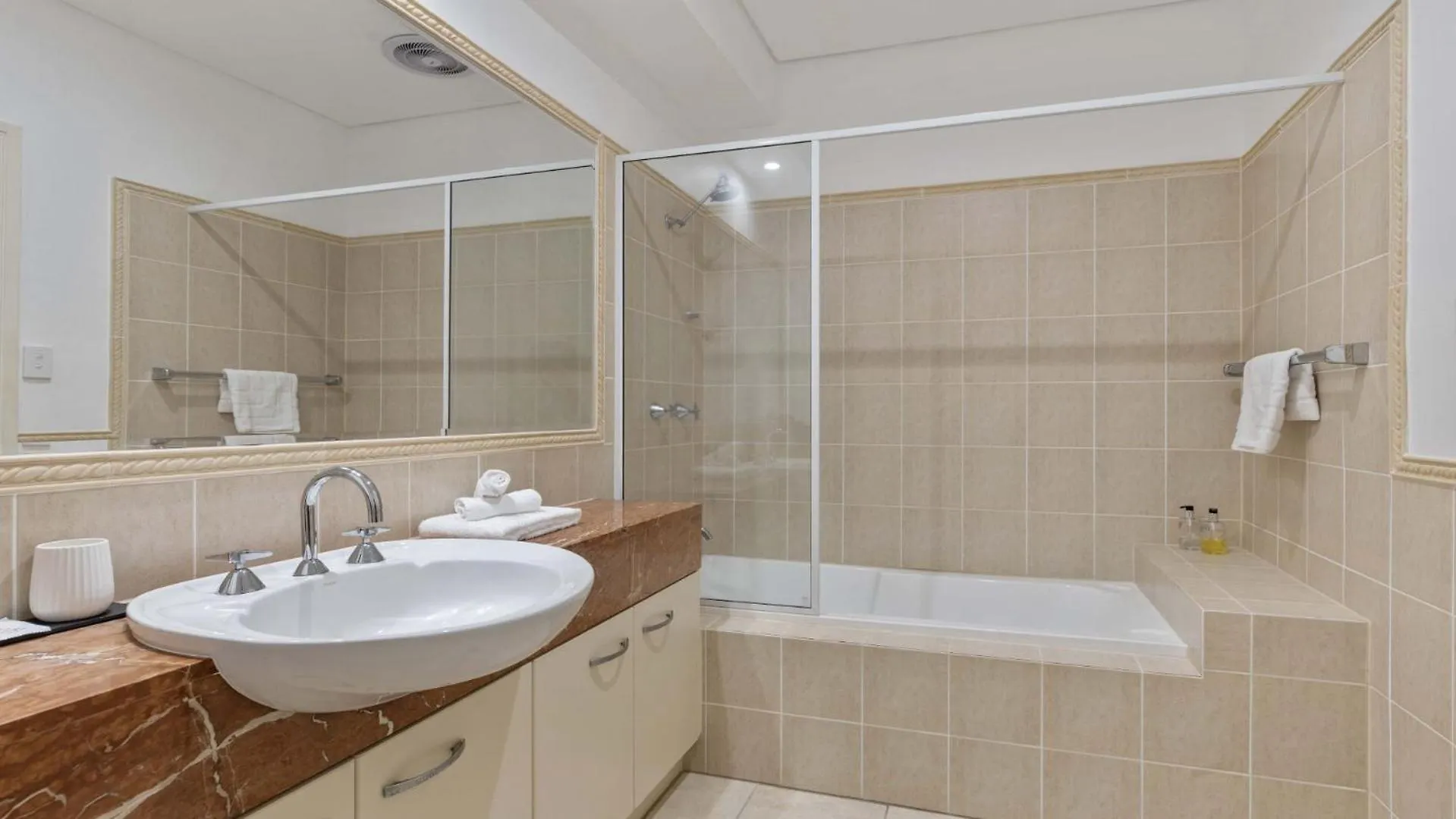 Villa Lumina Port Douglas