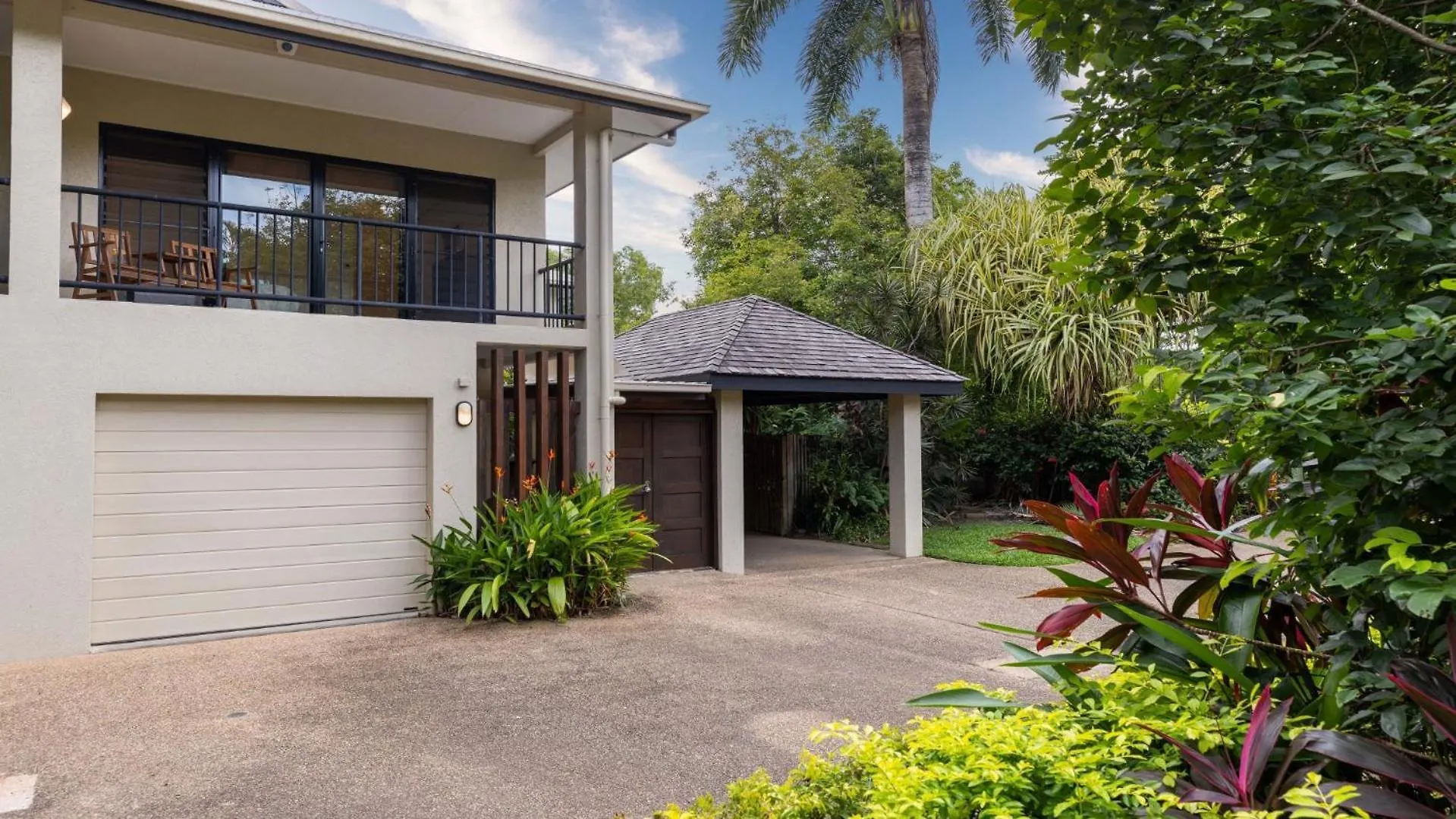 Holiday home Villa Lumina Port Douglas Australia